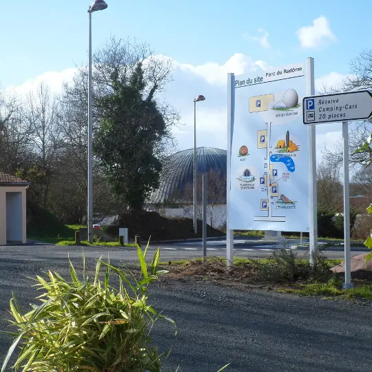 aire_accueil_borne_service_camping-cars_parc_radome_pleumeur_16