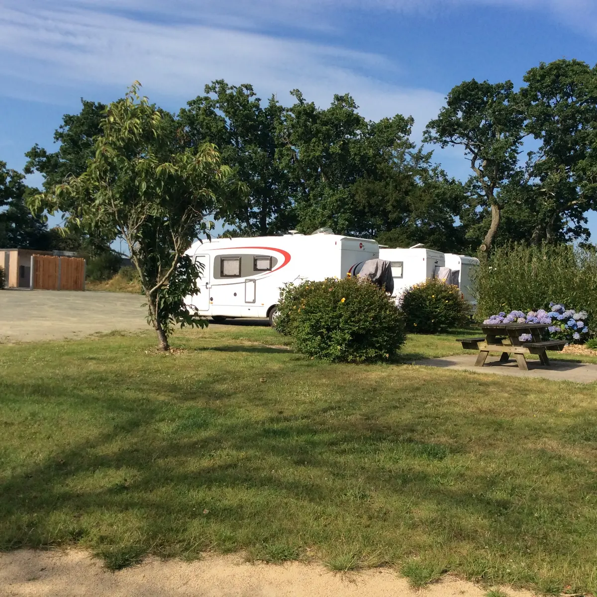 aire camping car Plouaret 2024 - l'aire de stationnement