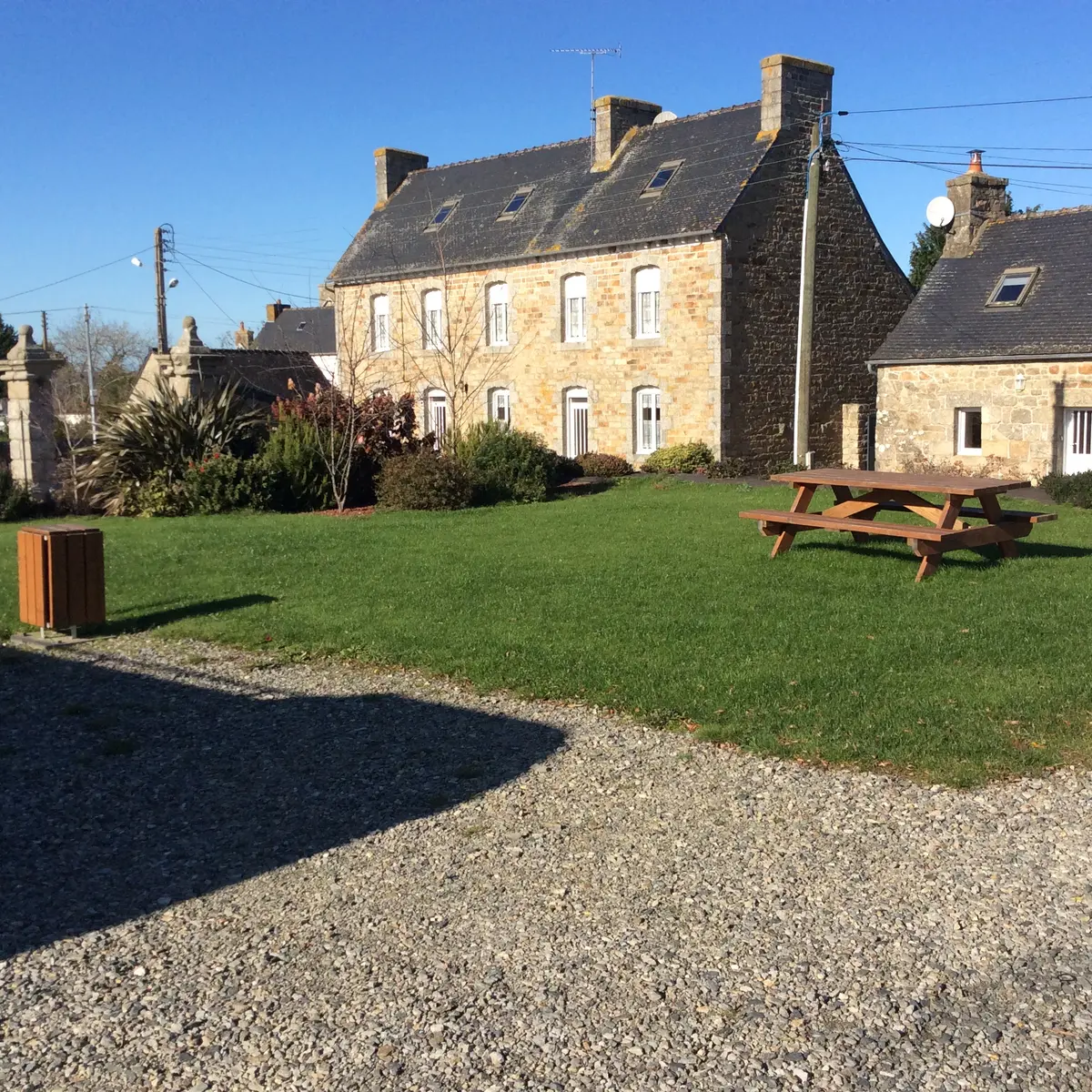 aire pique-nique au bourg-Trégrom © G. Leroi 2020