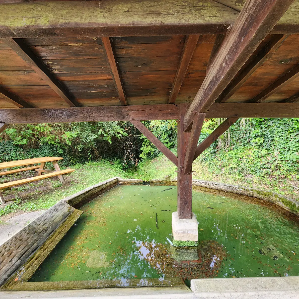 aire-pique-nique-bourg-les-leches-table-tourisme-isle-perigord