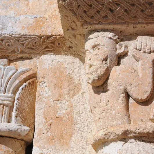 Chapiteaux église La Chapelle St Robert