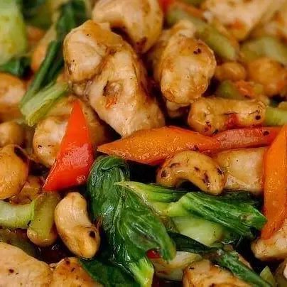 Poulet-sauté-aux-noix-de-cajou