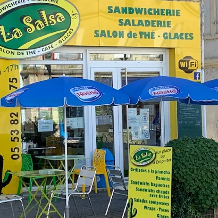 L'entrée avec la terrasse