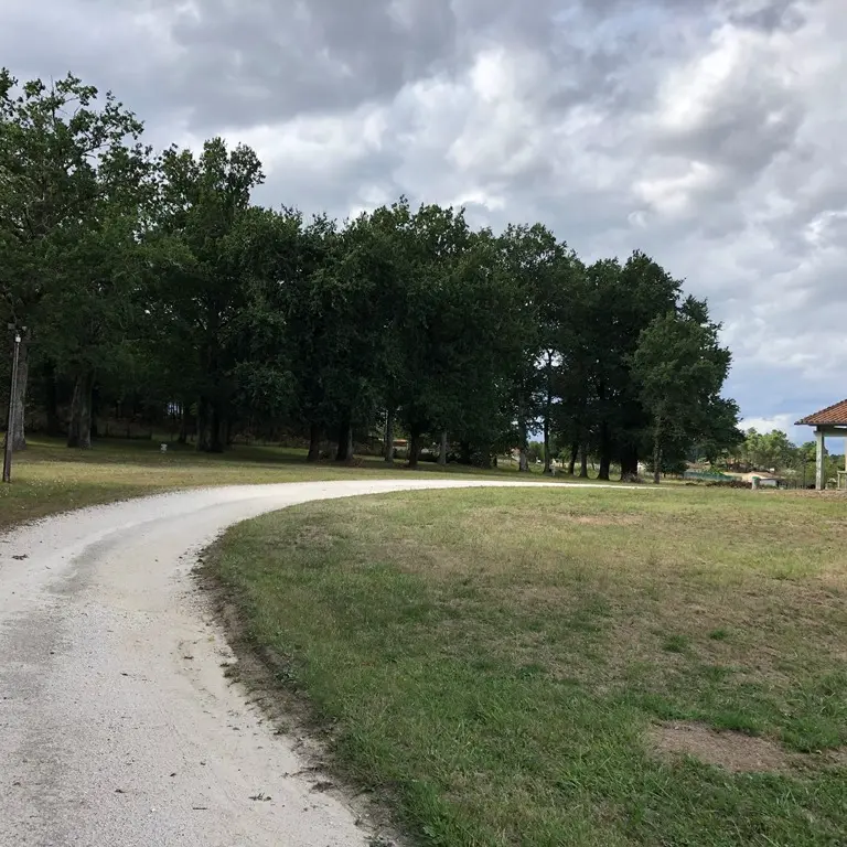Arrivée sur l'aire de camping-car