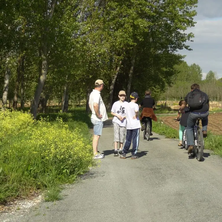aire pique-nique et halte de repos vélo route voie verte sourzac