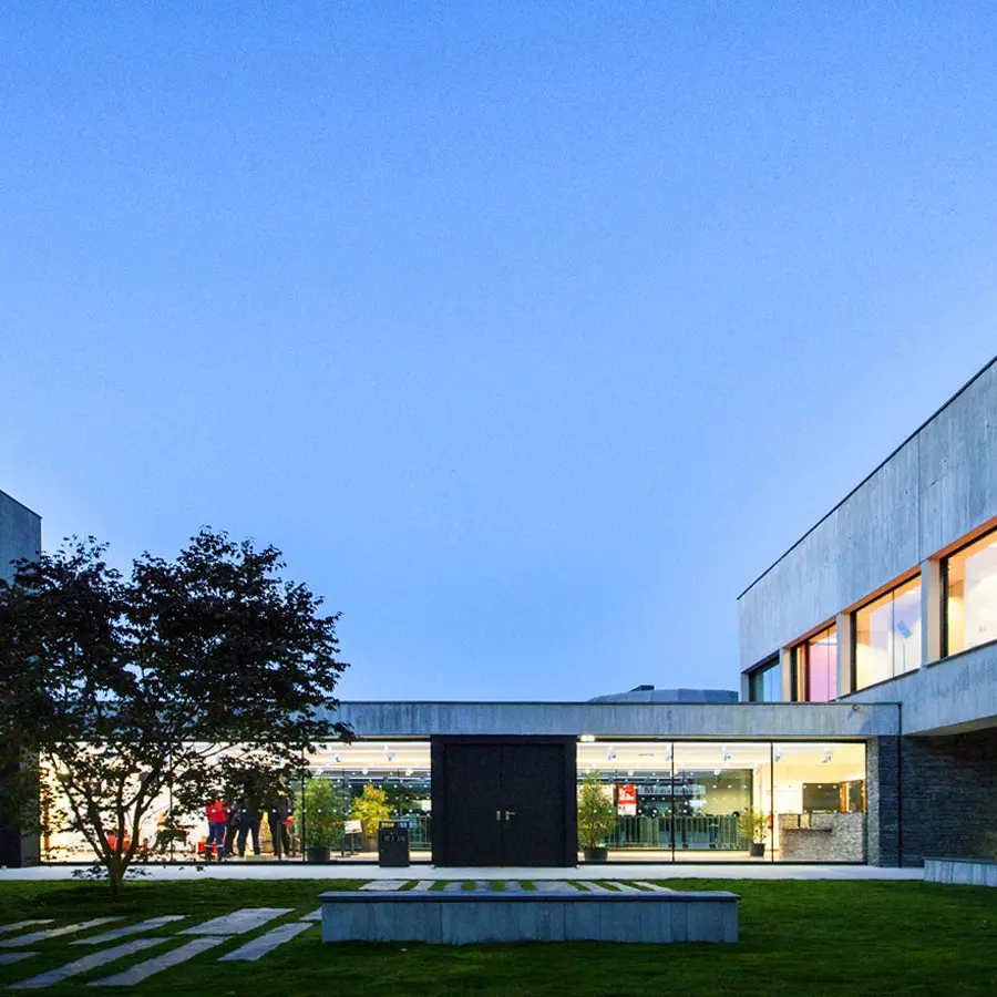 Espace james Chambaud - Lons - extérieur