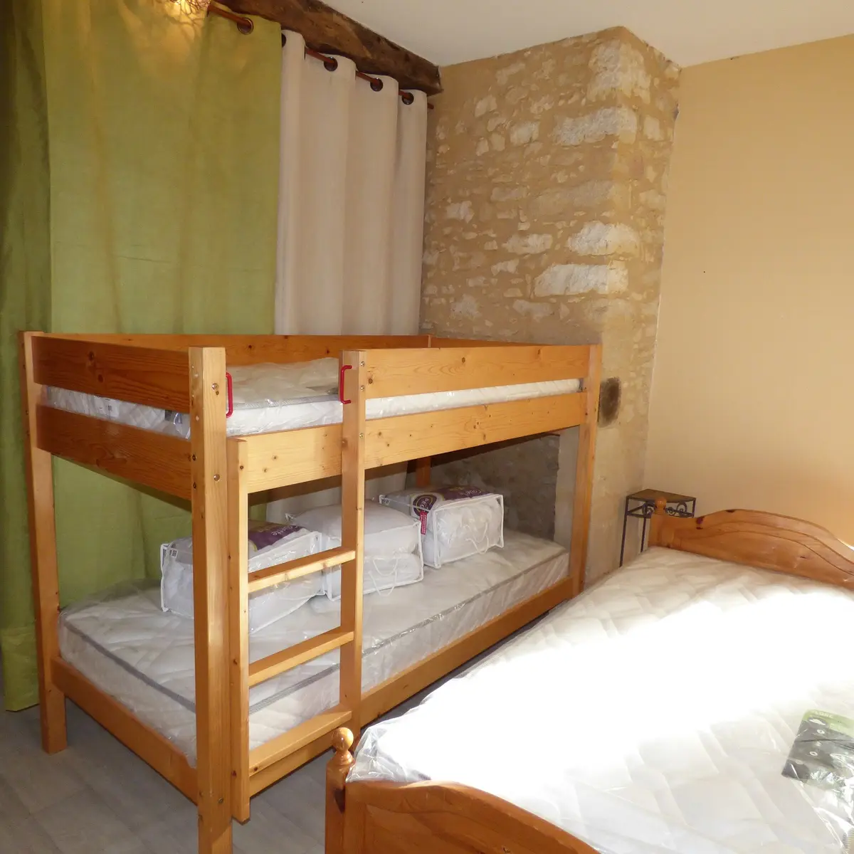 gite-chambre-commune-partie-3-lits-individuels