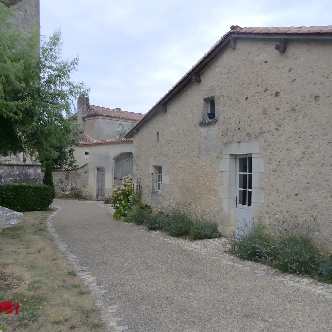 ruelle cote de l eglise