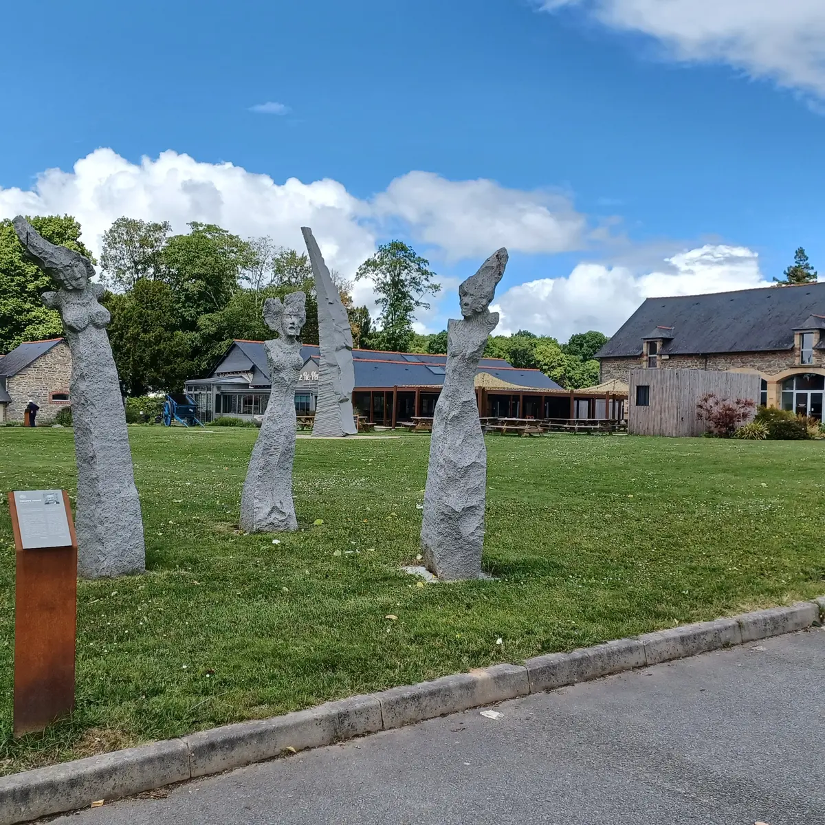 Entre art et nature au Château des Pères - 2