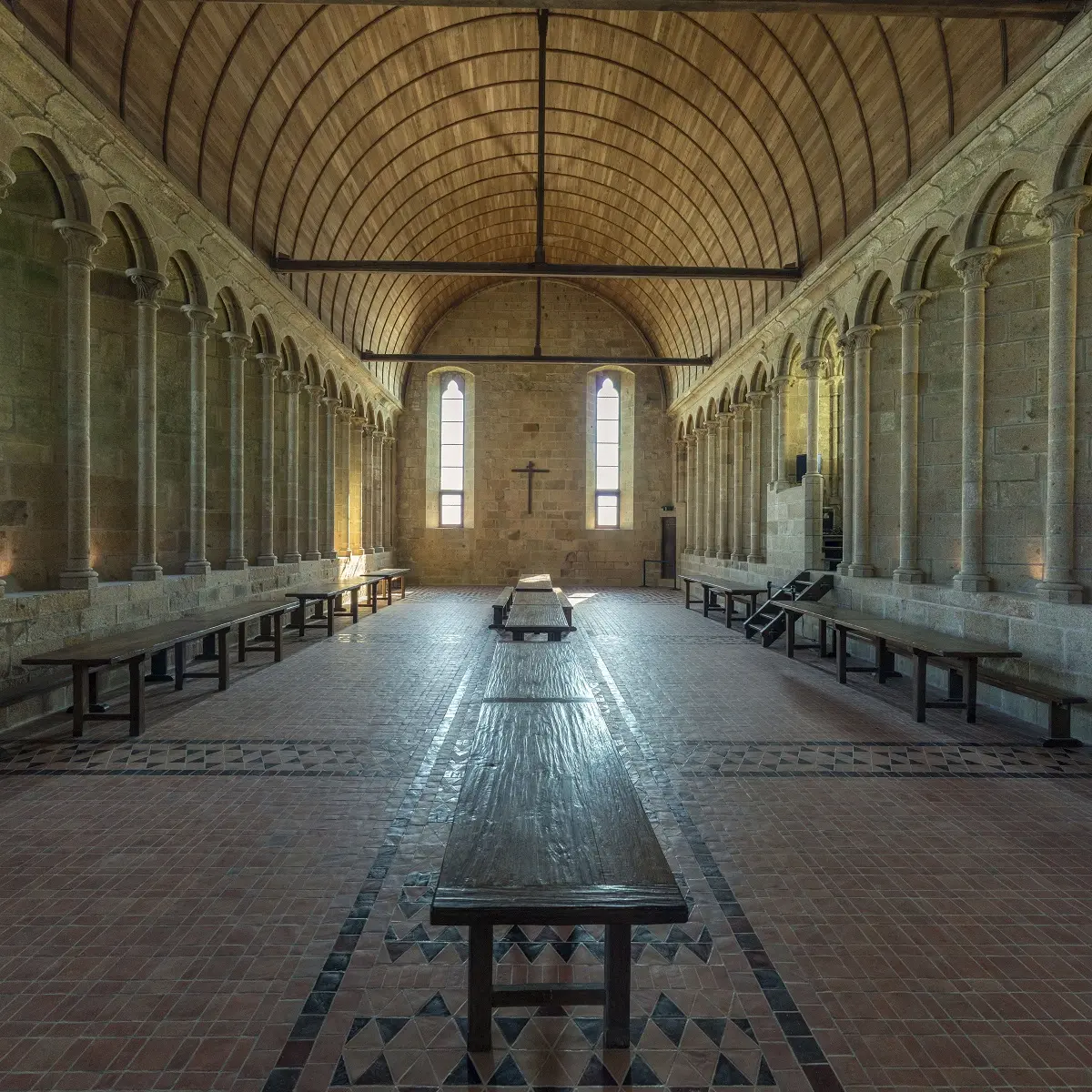 Abbaye-MSM---refectoire-moines-Christian-Gluckman-Centre-des-monuments-nationaux