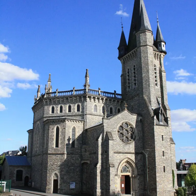 Eglise-Saint-Pierre-Chateaubourg-1