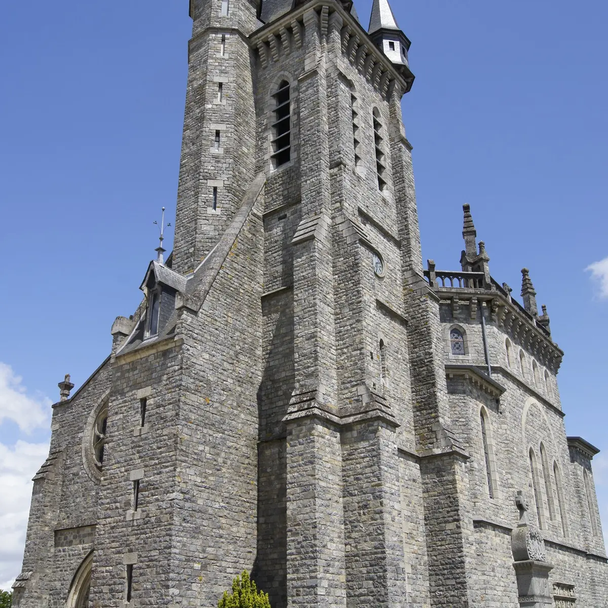 Eglise St Pierre Châteaubourg 3