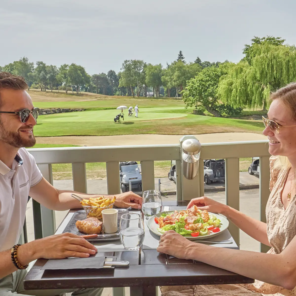 Terrasse restaurant Virgule Le Tronchet