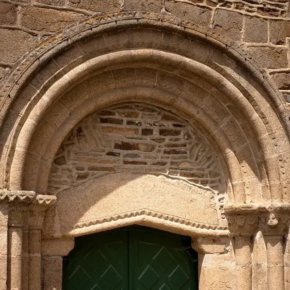 Porte-des-femmes---Eglise-d-Antrain---Sten-Duparc