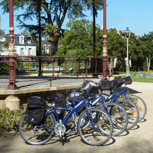 VTC Velos Bleus 21 V avec équipements - Vélos Bleus - Saint-Malo