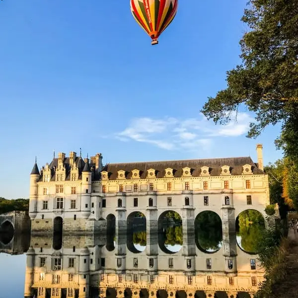 Montgolfière au dessus du château de Chenonceau