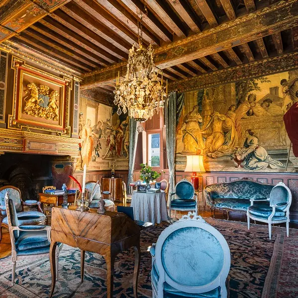 Visite du château de Marcilly-sur-Maulne - France
