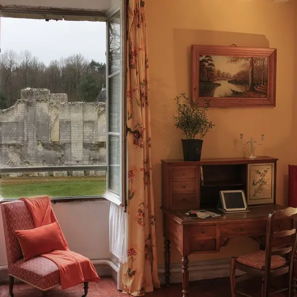 Chambre Rouge_les_ateliers_la_chartreuse_du_liget_chemillé_sur_indrois_Locjes_val_de_Loire