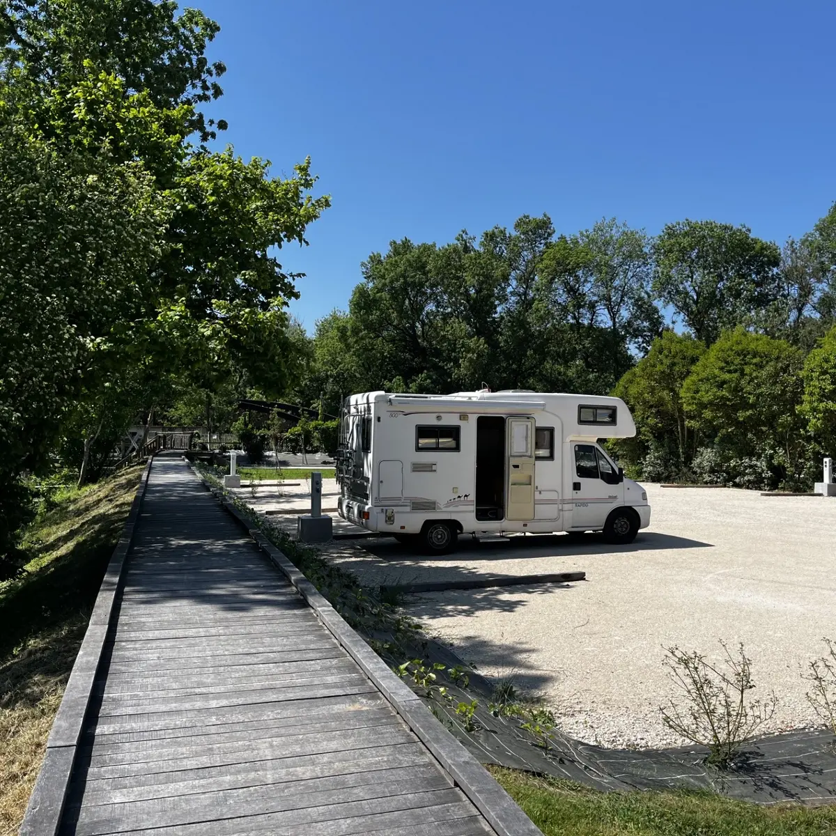 ESVRES-aire de camping-car (3)