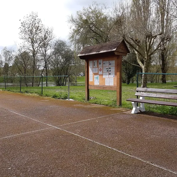 Aire de camping-car - Stationnement & services - Reignac-sur-Indre