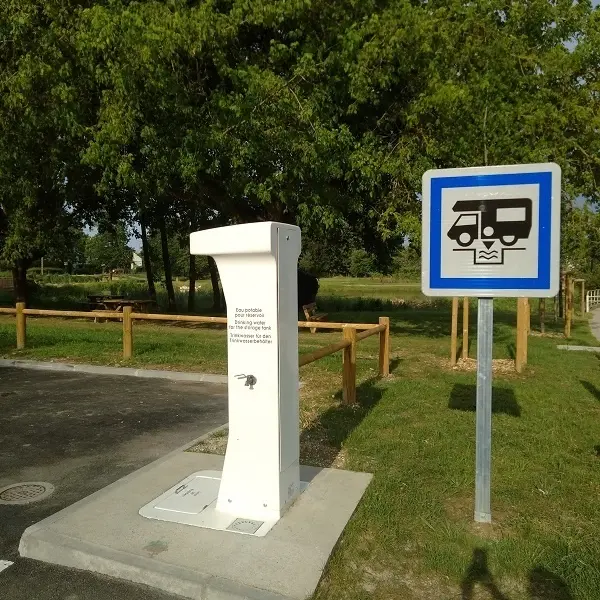 airedecampingcarechandon-manthelan-valdeloire1