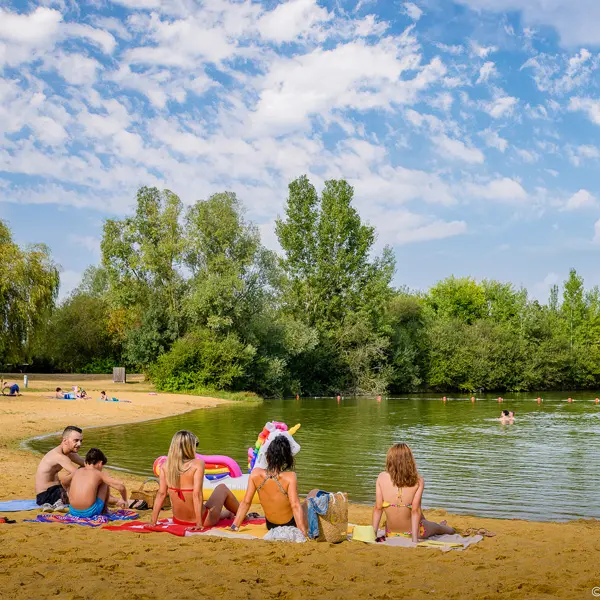 Lac d'Hommes - Plage et baignade
