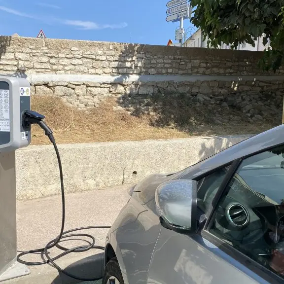 borne-de-recharge-2-parking-minute-bonifacio