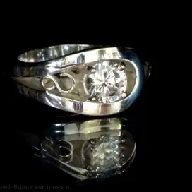 2-Atelier-Helene-Lambert--bijoux-sur-mesure-bijouterie-joaillerie-dijon-bague-argent-solitaire-oxyde6