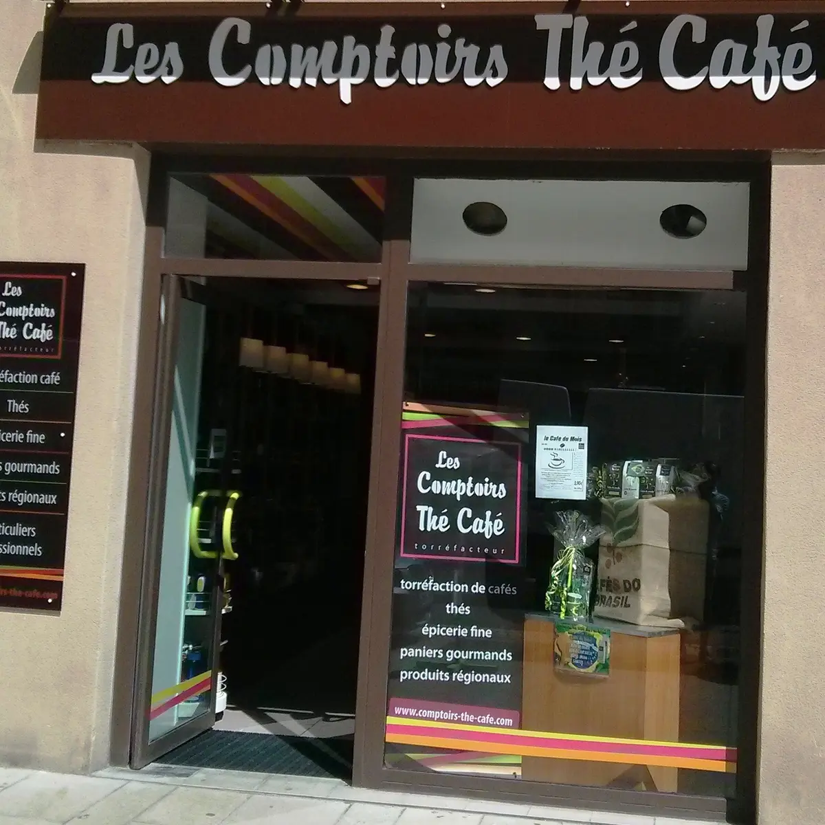 LES COMPTOIRS THE CAFE_1