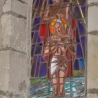 Vitrail moderne du baptême du Christ