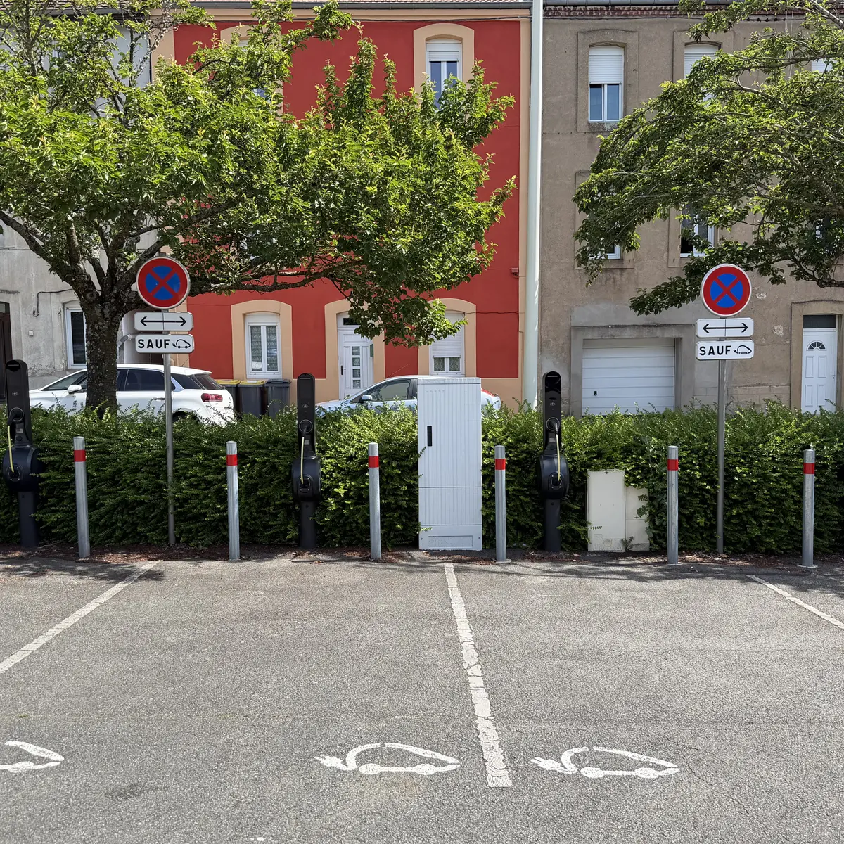 Borne de recharge VE Le Creusot parking Saint-Charles