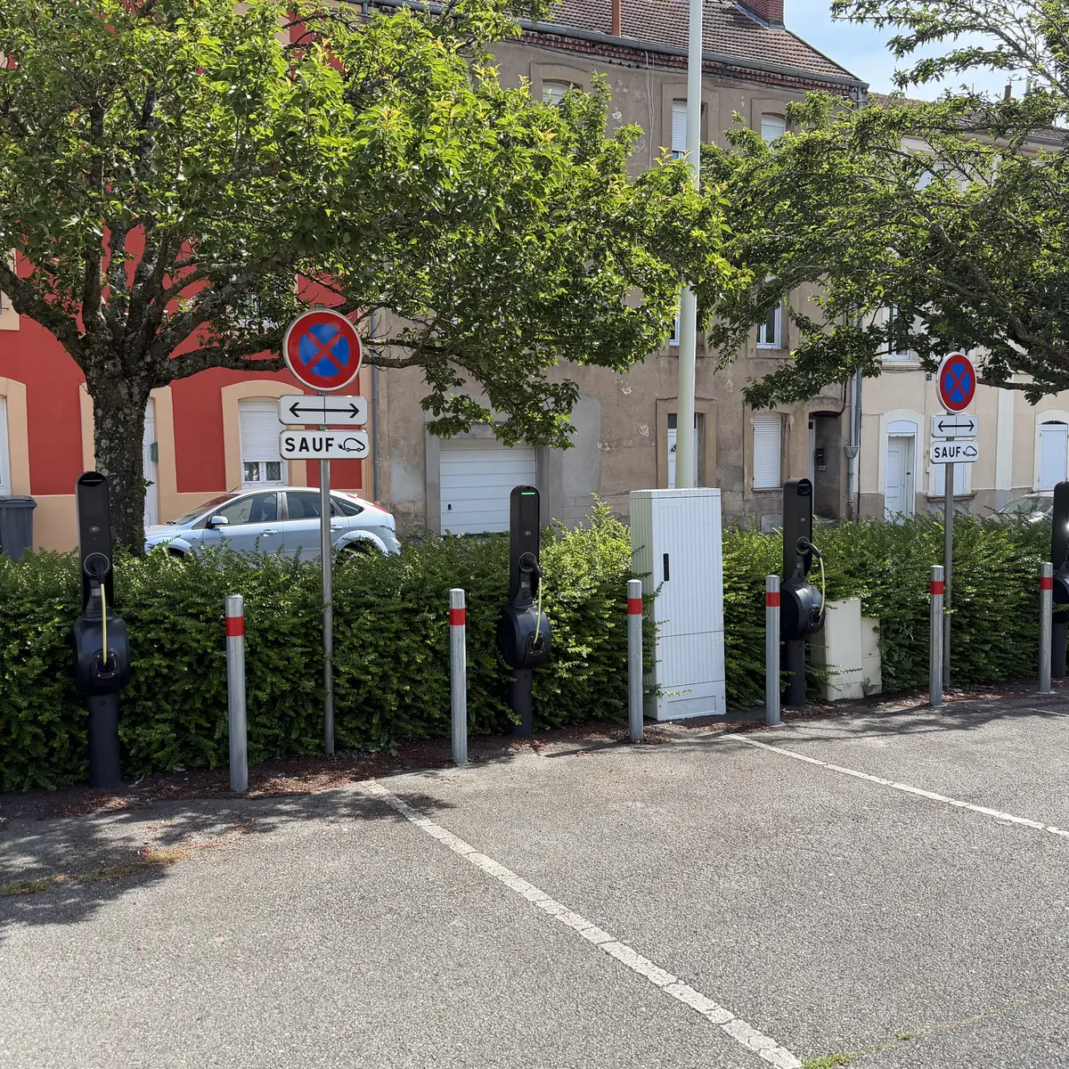Borne de recharge VE Le Creusot parking Saint-Charles