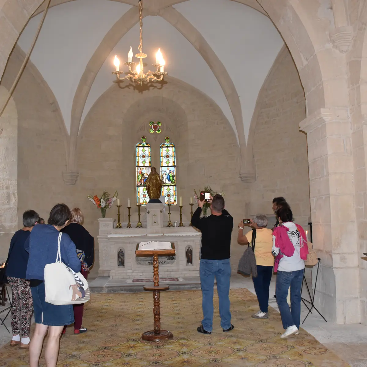 Intérieur chapelle et groupe