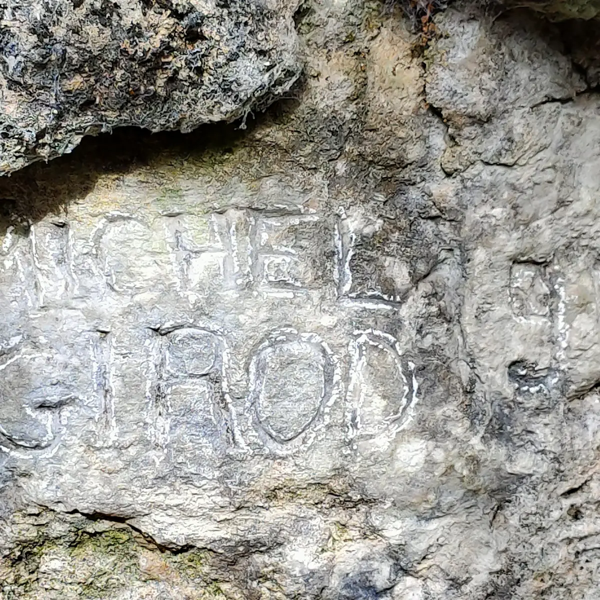 Fontaines - Carrières de Fontaines - Inscription lapidaire (1)