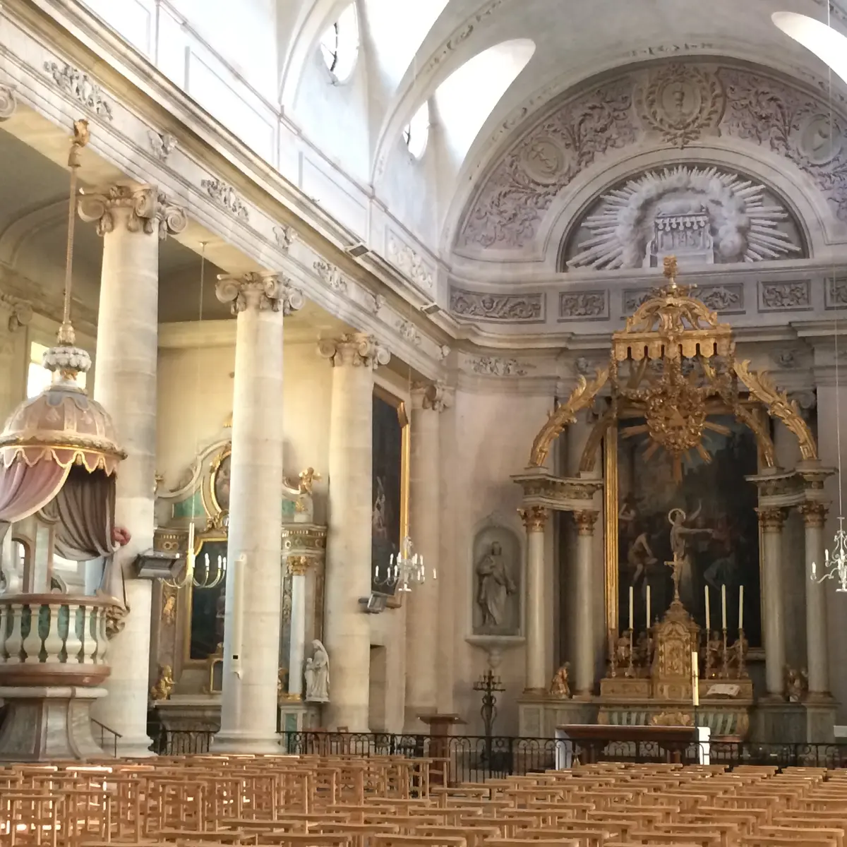 Le choeur et son retable