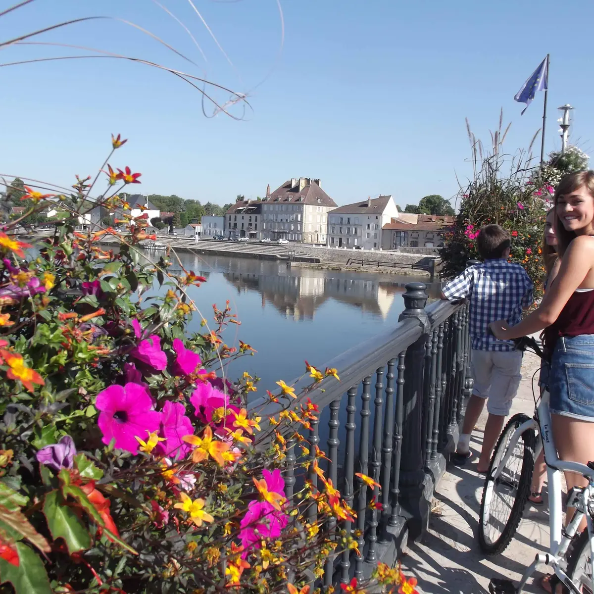 Pont de pierre fleuri Gray
