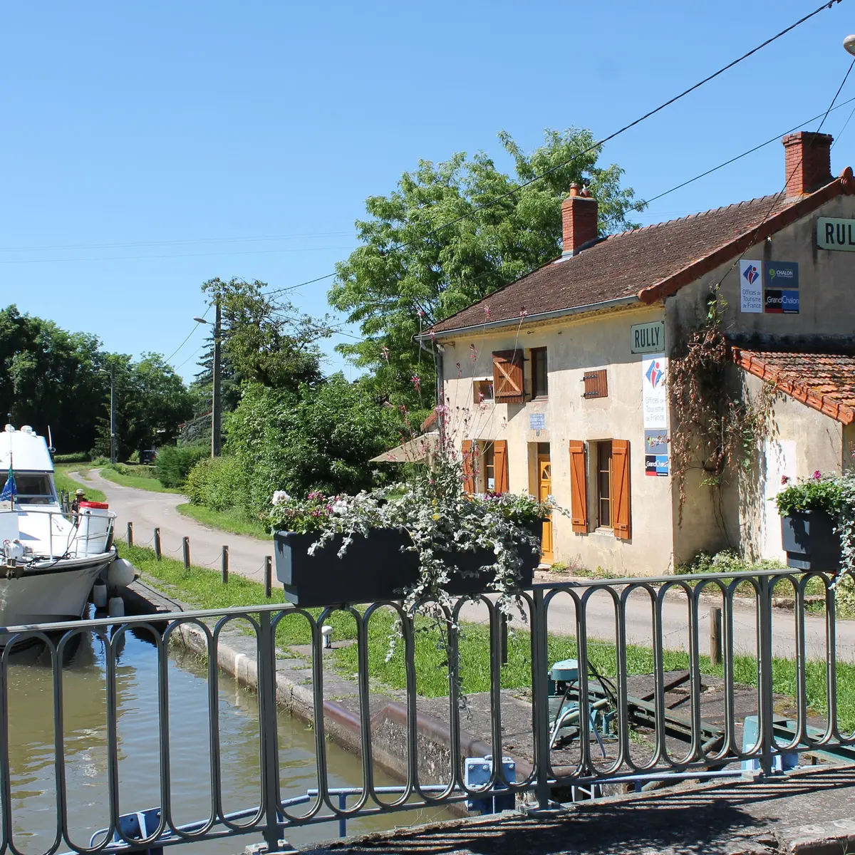 Rully-canal-fluvial-maison-eclusiere-point-info-touristique-OT (1)