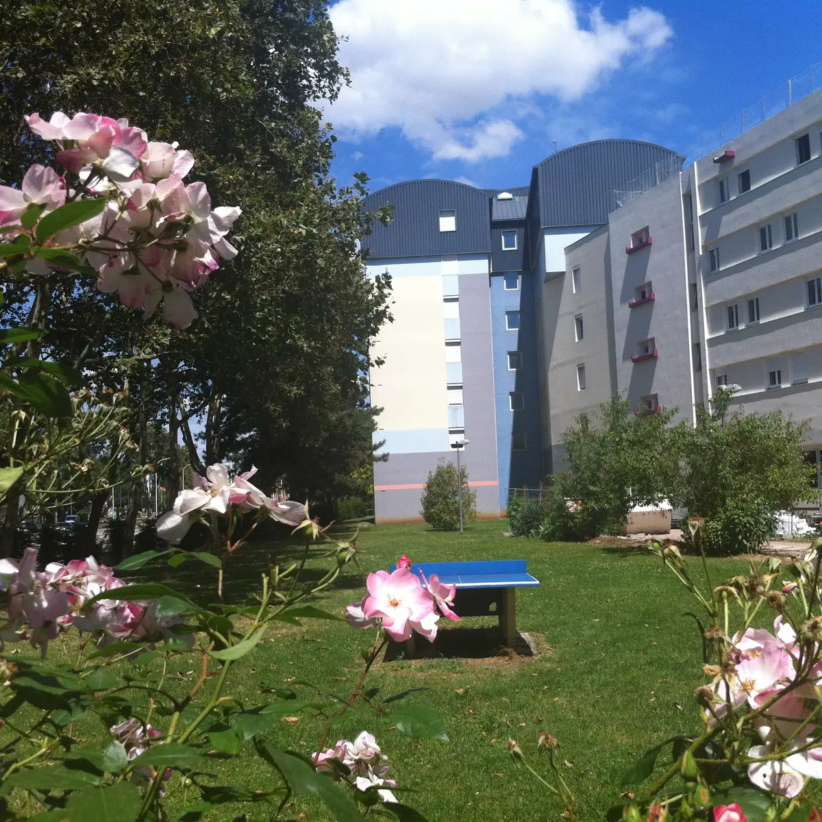 accueil jeunes travailleurs POUR LE GUIDE 1