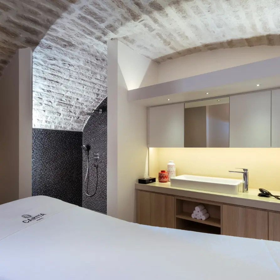 spadijongrandhotelacloche1