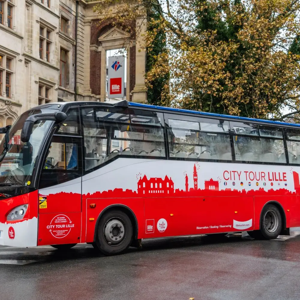 Bus-City-Tour-devant-palais-Rihour-Laurent Javoy