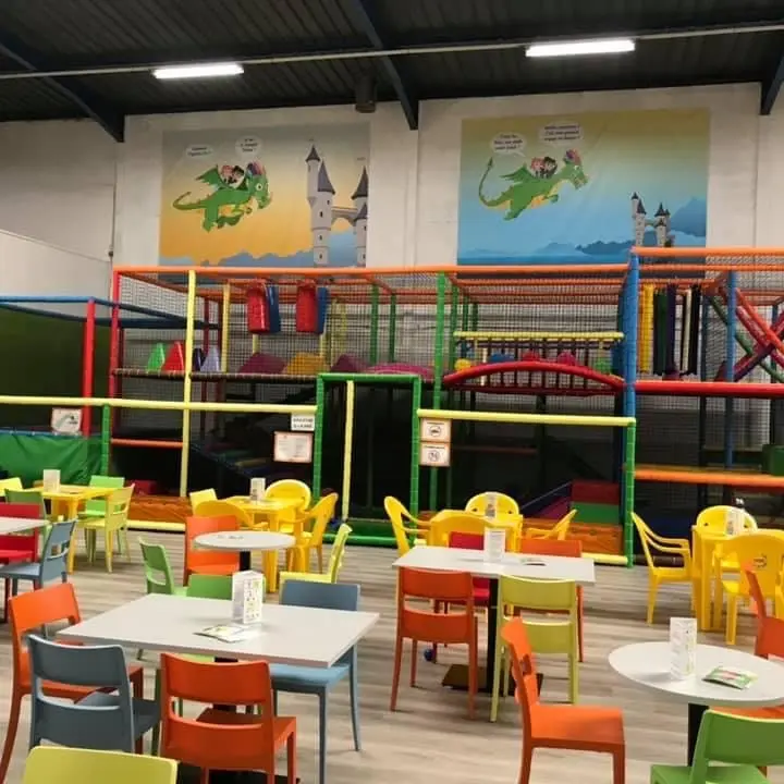 Universkids-Rouvignies-vue-des-tables