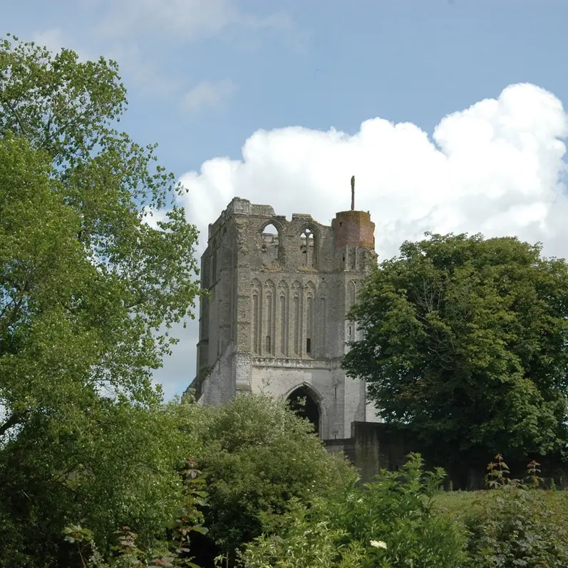 Vue sur la tour de l'abbaye de Watten