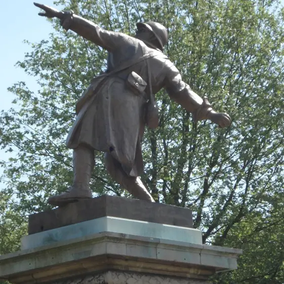 Statue du poilu à la Grenade