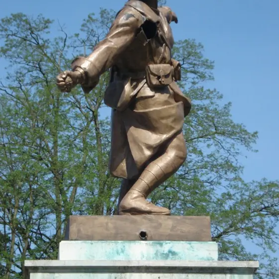 statue du poilu à la grenade