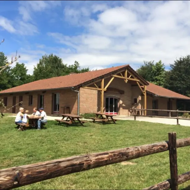 gite au pied es collines