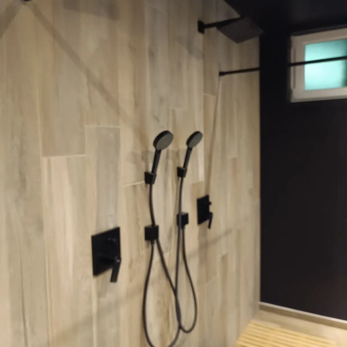 Douche avec double pommeaux