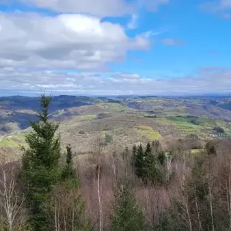 Panorama sur la vallée du Lot depuis Notre Dame des Hauteurs à Golinhac