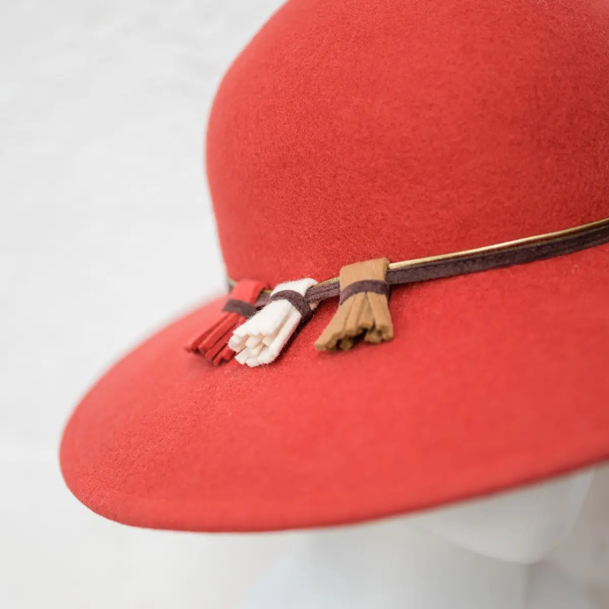 Réalisez un chapeau avec une décoration unique