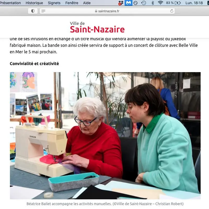 Béatrice Bailet accompagne les activités manuelles.