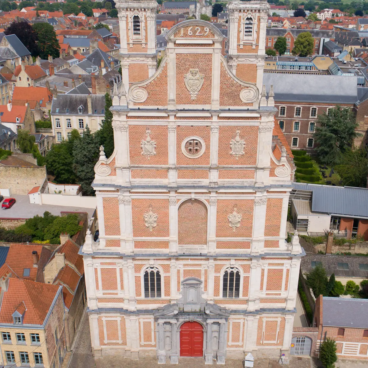 Chapelle des Jésuites Vue aérienne 2019 SAINT-OMER © Ecodrone Tourisme en Pays de Saint-Omer (6)